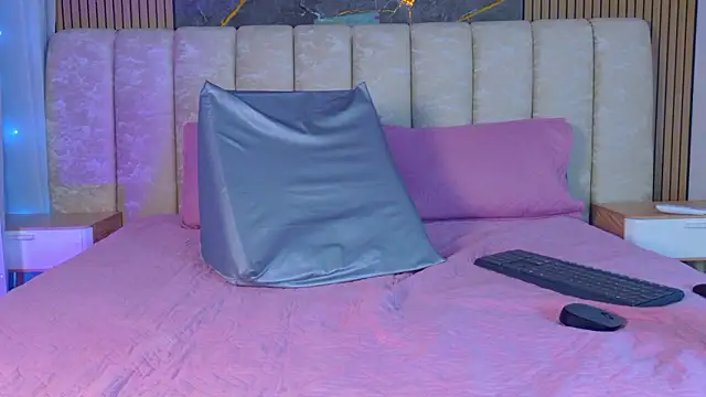 mia scot online show from February 27, 12:05 pm