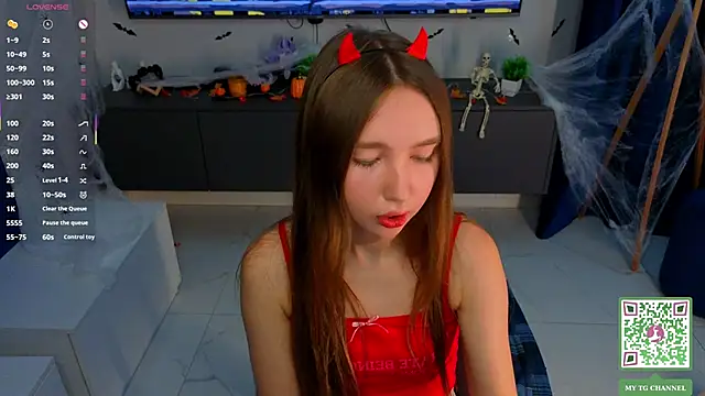 ElfredaTupy online show from November 11, 7:55 pm