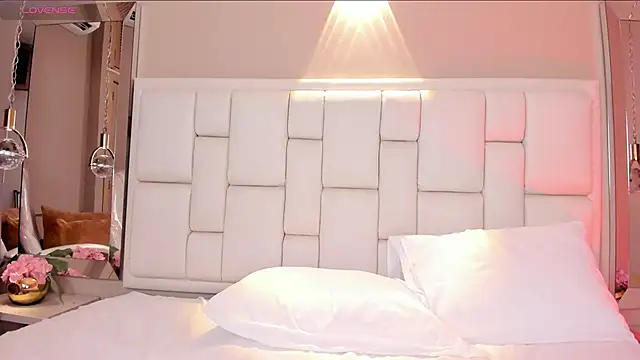 LunnaBlake online show from February 13, 5:09 am