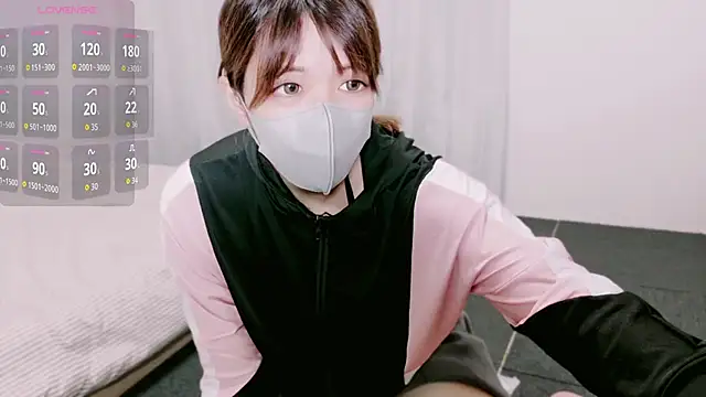 Snapshot of hinachuuu__D chatting on October 20, 11:35 am hinachuuu D online show from October 20, 11:35 am