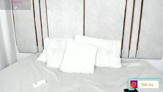 Lilith dry online show from November 6, 3:18 pm