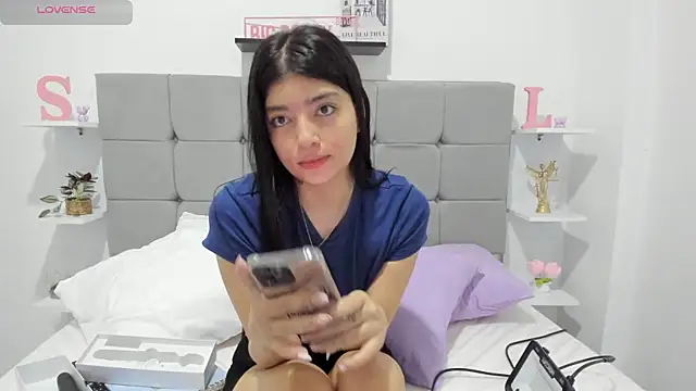 Sarahlopezz online show from February 4, 7:39 pm