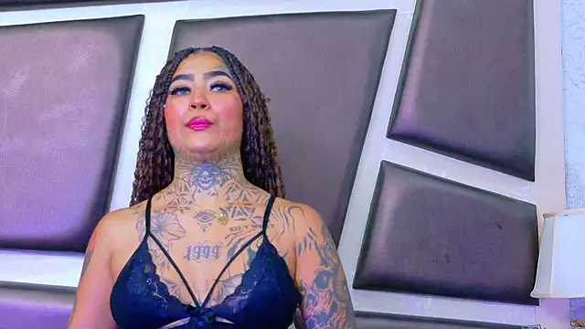 EmilieLake online show from May 14, 9:42 pm