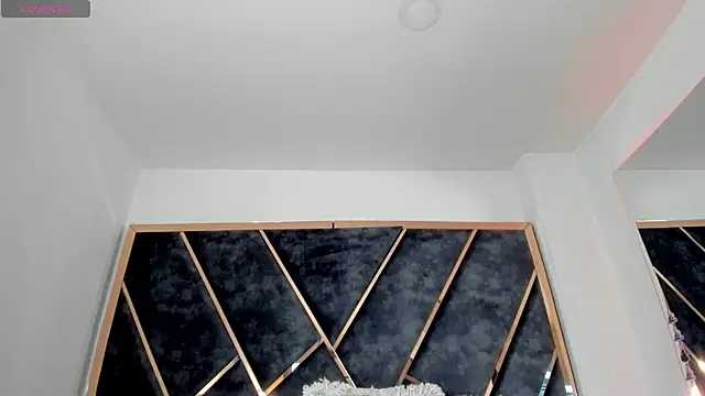 SusanaHenao online show from December 1, 7:05 pm