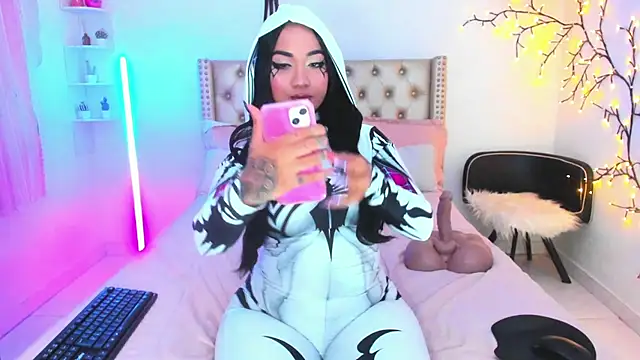 LenaStylesOA online show from July 25, 11:34 pm