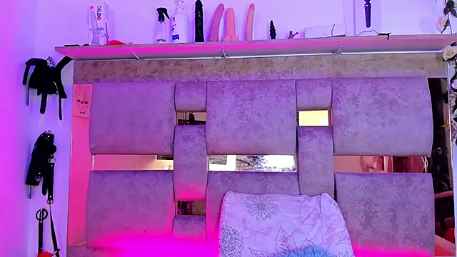 Natasha-Adams online show from July 31, 9:05 pm