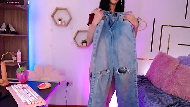 AuroraHans1 online show from March 18, 10:37 pm