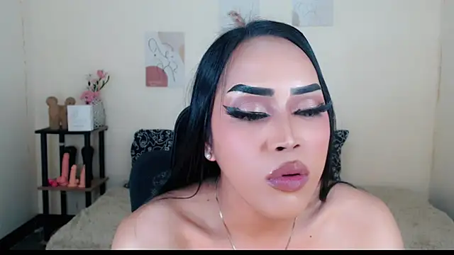 Snapshot of Lessandra_Lust chatting on October 9, 4:16 am Lessandra Lust online show from October 9, 4:16 am