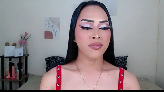 Snapshot of Lessandra_Lust chatting on October 13, 4:59 am Lessandra Lust online show from October 13, 4:59 am