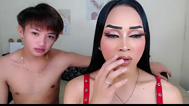 Snapshot of Lessandra_Lust chatting on October 16, 12:24 am Lessandra Lust online show from October 16, 12:24 am