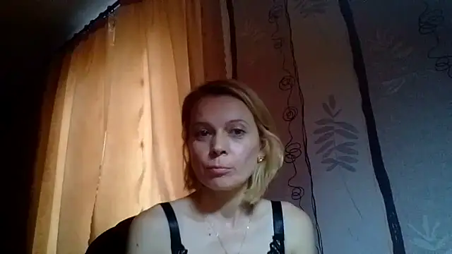 Snapshot of LiluXRose chatting on October 14, 10:51 am LiluXRose online show from October 14, 10:51 am