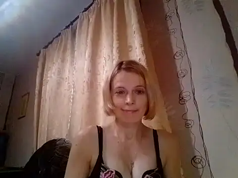 Snapshot of LiluXRose chatting on October 20, 1:36 pm LiluXRose online show from October 20, 1:36 pm