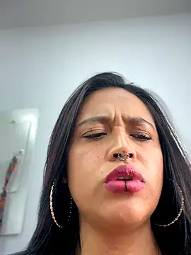 -Mia1 online show from December 4, 2:08 pm