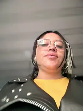 -Mia1 online show from June 24, 1:54 pm