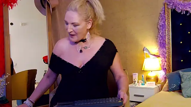 Allura Jenson online show from June 13, 9:23 pm