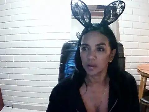 Snapshot of MiiaVelasquez chatting on October 16, 3:53 am MiiaVelasquez online show from October 16, 3:53 am