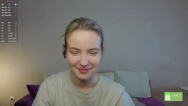 HongTomczak online show from June 26, 7:53 am