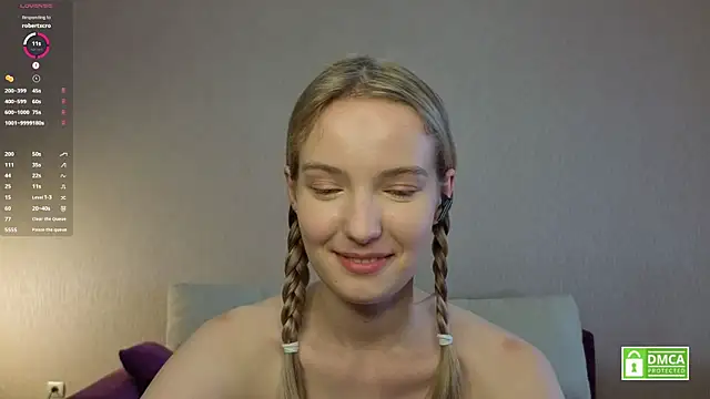 HongTomczak online show from July 16, 10:53 am