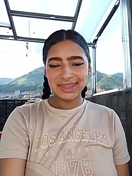 Zoe-Johnson  online show from June 19, 10:35 pm