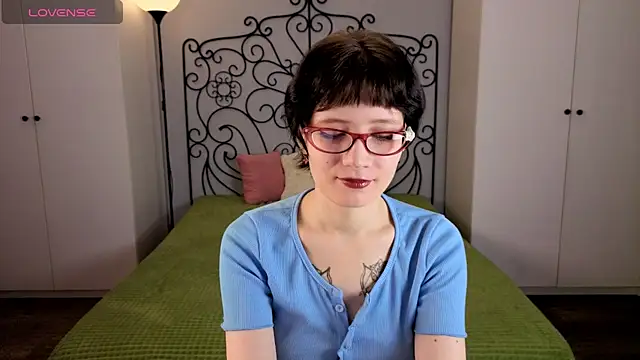 Snapshot of oliviafairy1 chatting on October 6, 4:12 pm oliviafairy1 online show from October 6, 4:12 pm