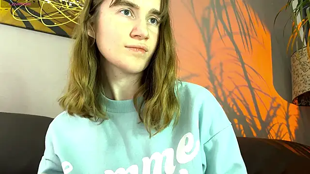 velina   online show from September 25, 7:55 pm