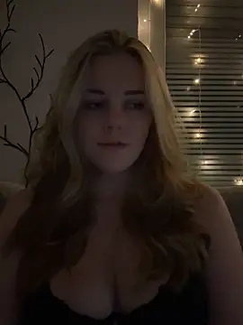 Snapshot of ItsLxsa chatting on October 29, 12:15 am ItsLxsa online show from October 29, 12:15 am