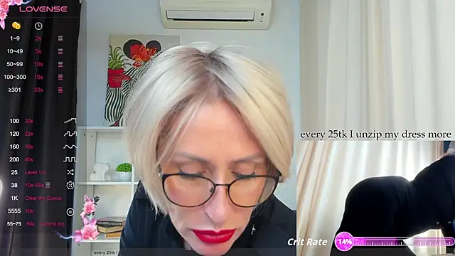 Snapshot of PamellaMurphy chatting on October 13, 9:34 am PamellaMurphy online show from October 13, 9:34 am