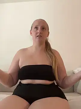 young hailey online show from October 15, 7:22 am