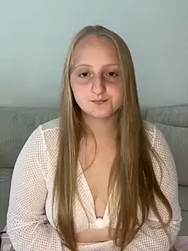 young hailey online show from September 25, 8:02 am