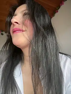 Mia salinass online show from June 15, 7:25 pm