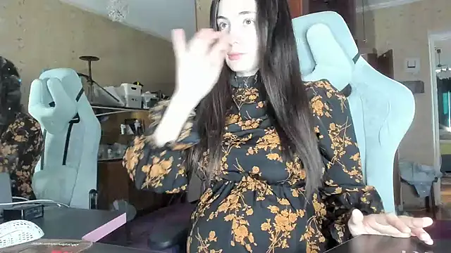 Kayla Raiti online show from October 26, 8:54 am
