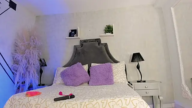 SarahCastro1  online show from July 20, 7:44 am