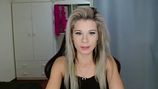 KristineGlow online show from October 28, 3:51 pm