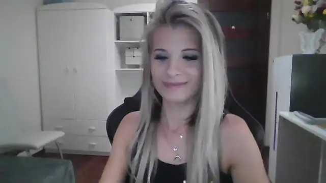Snapshot of KristineGlow chatting on October 3, 2:44 pm KristineGlow online show from October 3, 2:44 pm