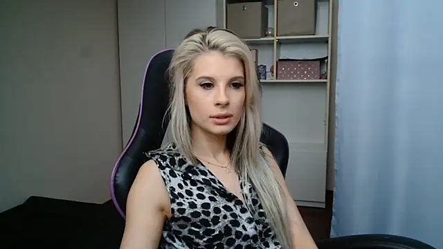 KristineGlow online show from June 18, 9:25 am