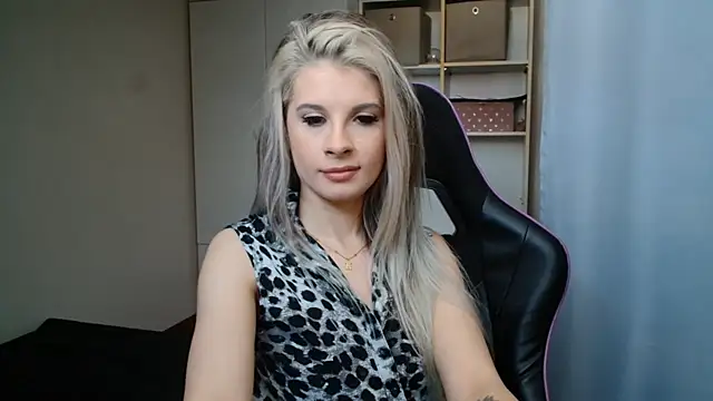 KristineGlow online show from June 18, 6:26 am