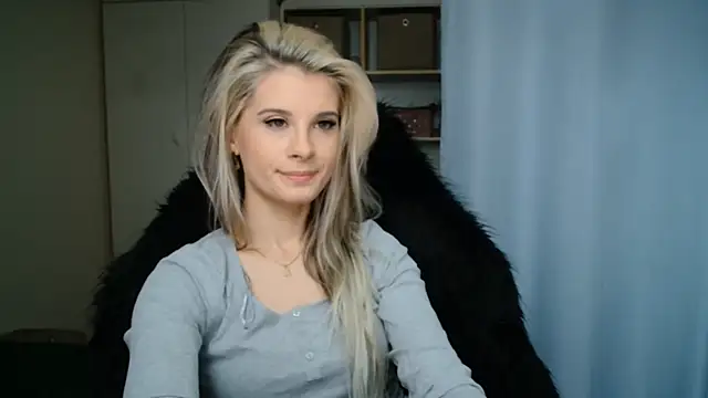 KristineGlow online show from July 3, 6:30 am