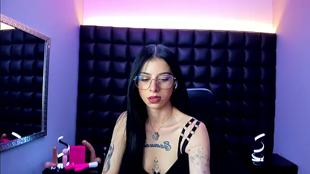 Dulce Miaa  online show from July 4, 6:37 pm