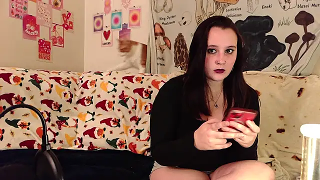 Snapshot of Shadow_Slut chatting on October 19, 11:51 pm Shadow Slut online show from October 19, 11:51 pm