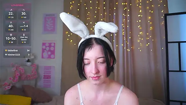 JuanaFriesz online show from March 11, 9:35 am