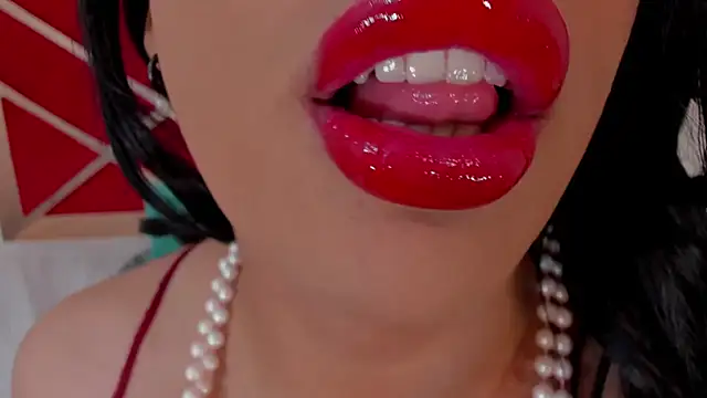 sweet Elizabeth online show from June 24, 1:10 pm