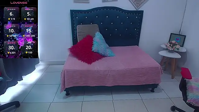 SammySmall F w online show from March 5, 1:40 pm