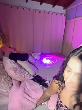 Emiily Moore1 online show from May 7, 11:19 pm