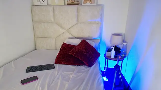 elizawiliamst online show from July 28, 12:48 pm