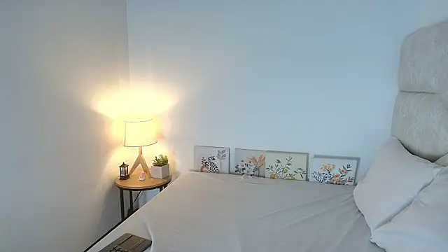 elizawiliamst online show from August 3, 12:33 pm