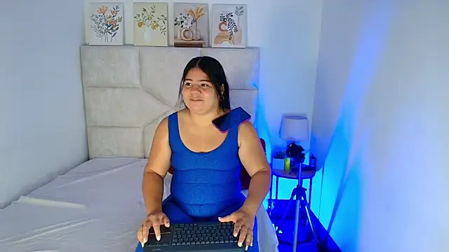elizawiliamst online show from July 29, 12:05 pm