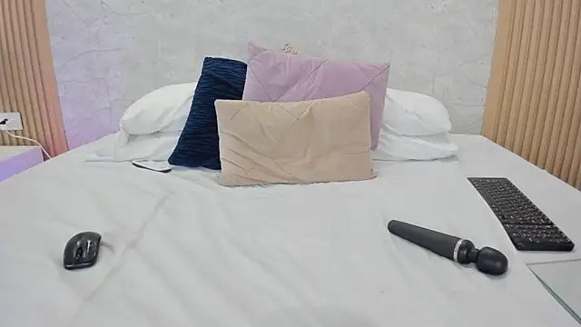 NaomyCollins   online show from July 28, 7:39 pm