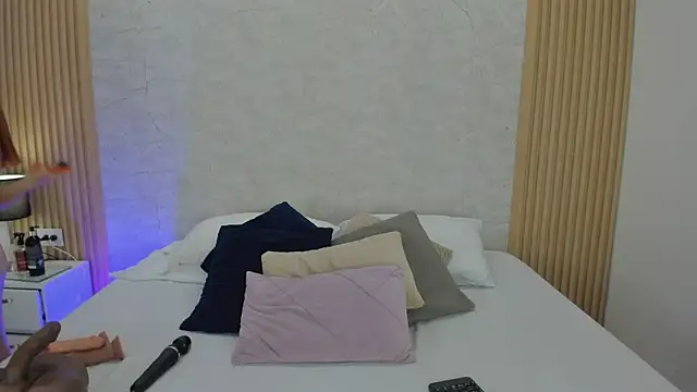 NaomyCollins   online show from July 8, 1:57 pm