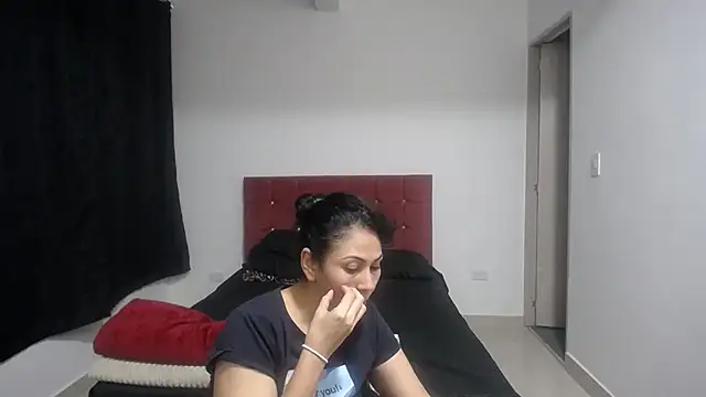 yohacriss online show from November 8, 8:08 am