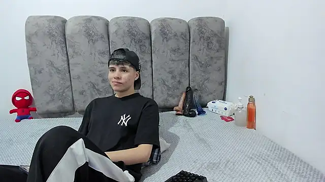 Bruno Cruzz online show from June 2, 2:23 am